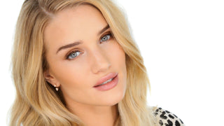 The Rosie Huntington-Whiteley Gorgeously Golden and Glowy Makeup Look The Rosie Huntington-Whiteley Gorgeously Golden and Glowy Makeup Look