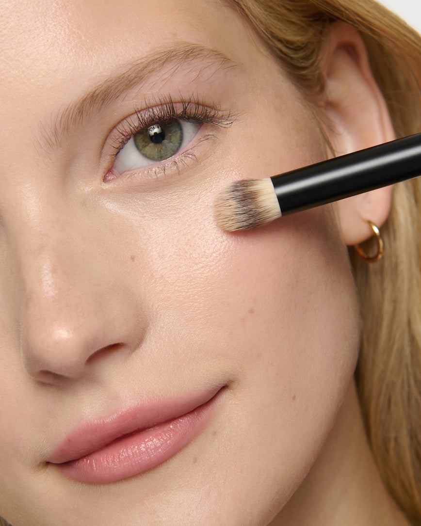 (Luminist Concealer And Micro Face Buffing Brush)