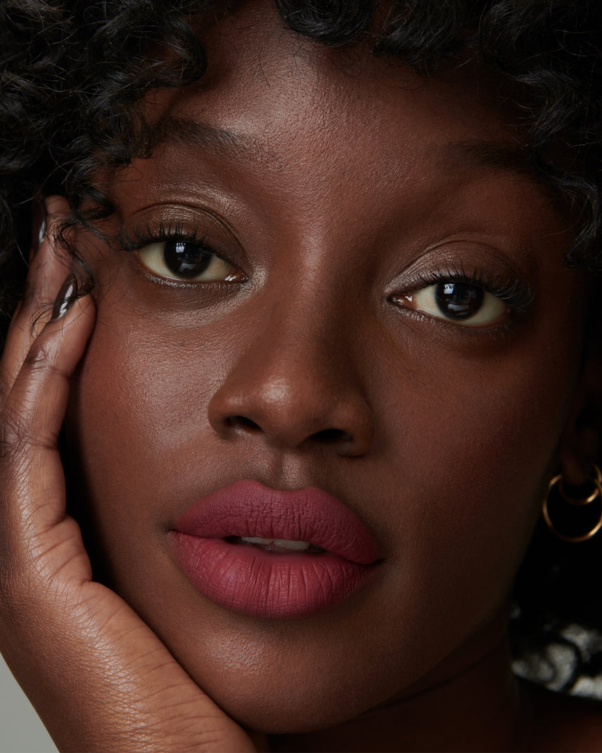 Lisa Eldridge Velveteen Liquid Lip Colour in Shade Blush on Model