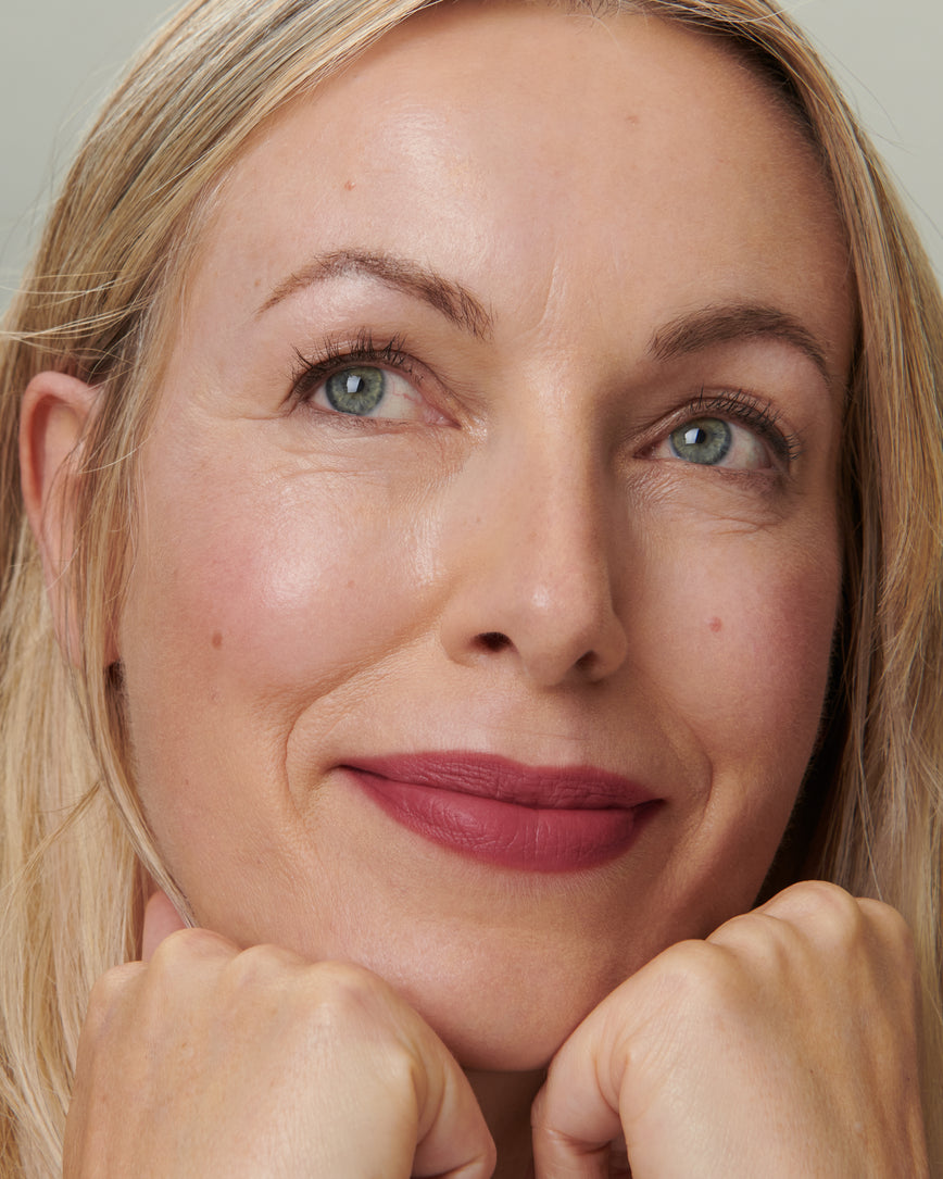 Lisa Eldridge Velveteen Liquid Lip Colour in Shade Blush on Model