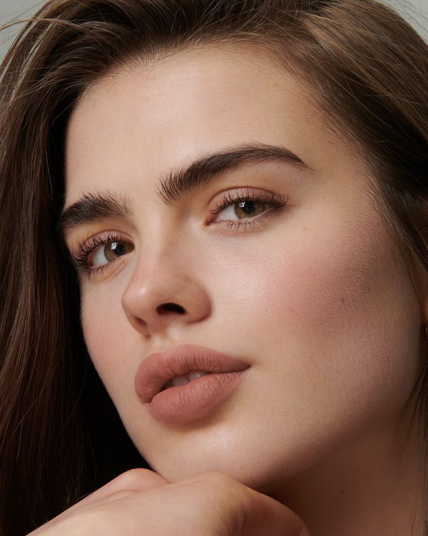 Lisa Eldridge Velveteen Liquid Lip Colour in Shade Fawn on Model