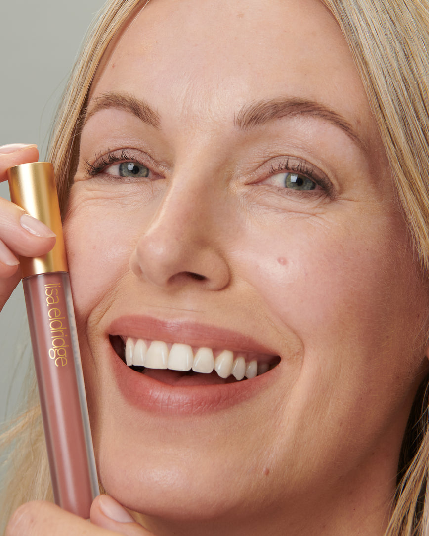 Lisa Eldridge Velveteen Liquid Lip Colour in Shade Fawn on Model