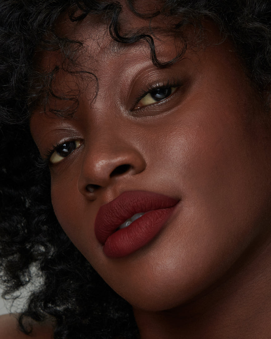 Lisa Eldridge Velveteen Liquid Lip Colour in Shade Jazz on Model
