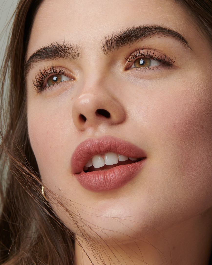 Lisa Eldridge Velveteen Liquid Lip Colour in Shade Muse on Model