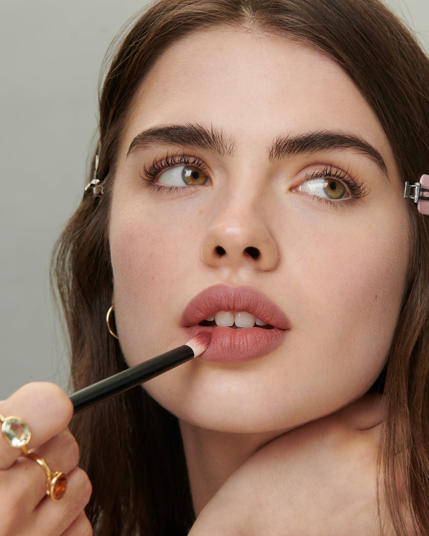 Lisa Eldridge Velveteen Liquid Lip Colour in Shade Muse on Model, being applied by Lisa using a Seamless Brush
