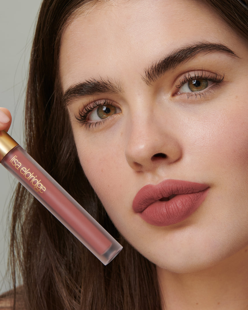 Lisa Eldridge Velveteen Liquid Lip Colour in Shade Muse on Model
