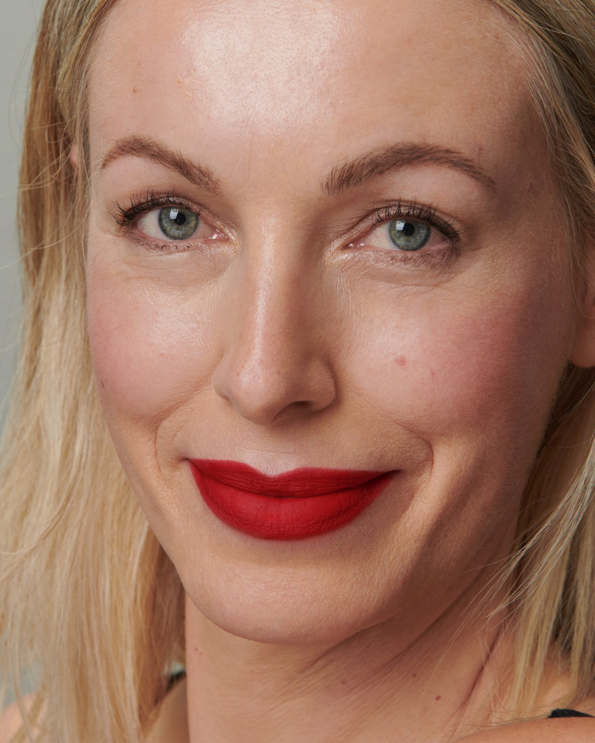 Lisa Eldridge Velveteen Liquid Lip Colour in Shade Ribbon on Model