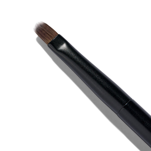 Image showing No. 20 Lip Brush (Seamless Blend Brush) on model