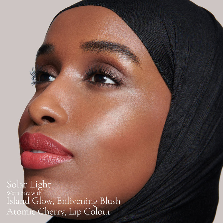 Lisa Eldridge Elevated Glow Highlighter in Shade Solar Light Pictured on Model