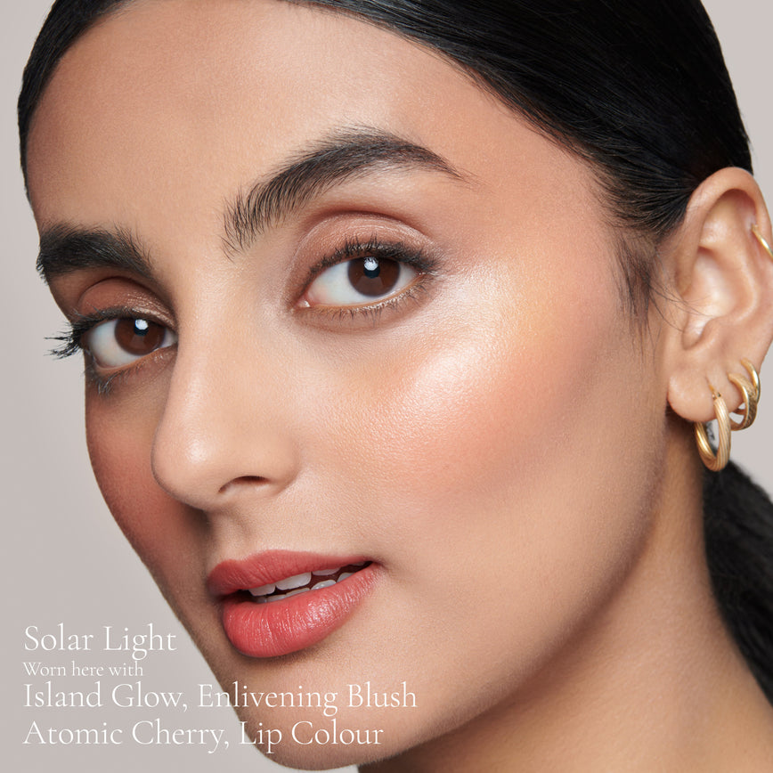 Lisa Eldridge Elevated Glow Highlighter in Shade Solar Light Pictured on Model