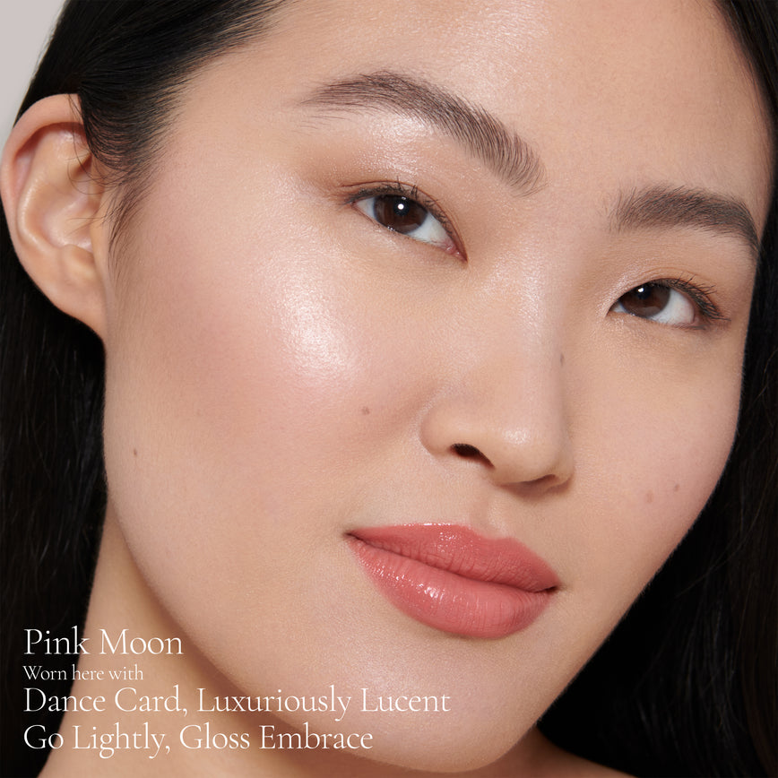 Lisa Eldridge Elevated Glow Highlighter in Shade Pink Moon Pictured on Model Natural Makeup for Brides and Weddings
