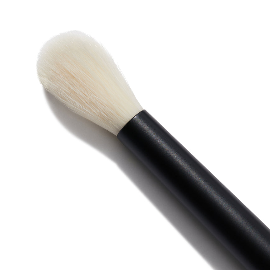 Close up of the No. 9 Seamless Blend Brush. You can see the long, tapered white bristles